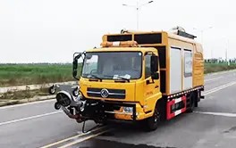 Camion de nettoyage et d'effacement de marquage routier ACE avec système hydraulique