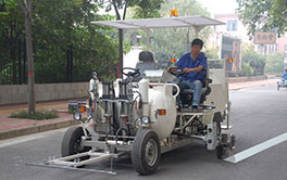 Machine de marquage routier à peinture froide