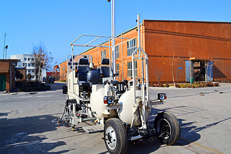 Machine de Marquage Routier Autoportée à Peinture Froide Airless
