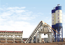 Centrale à béton à malaxage par vibration pour la construction de barrages en caoutchouc
