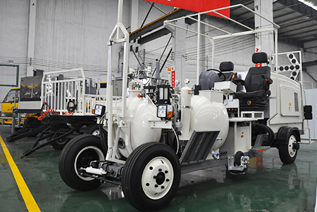 Machine de Marquage Routier Autoportée à Extrusion Thermoplastique