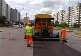 Entretien des routes urbaines avec le camion de coulis bitumineux ACE de série AC5310XJF