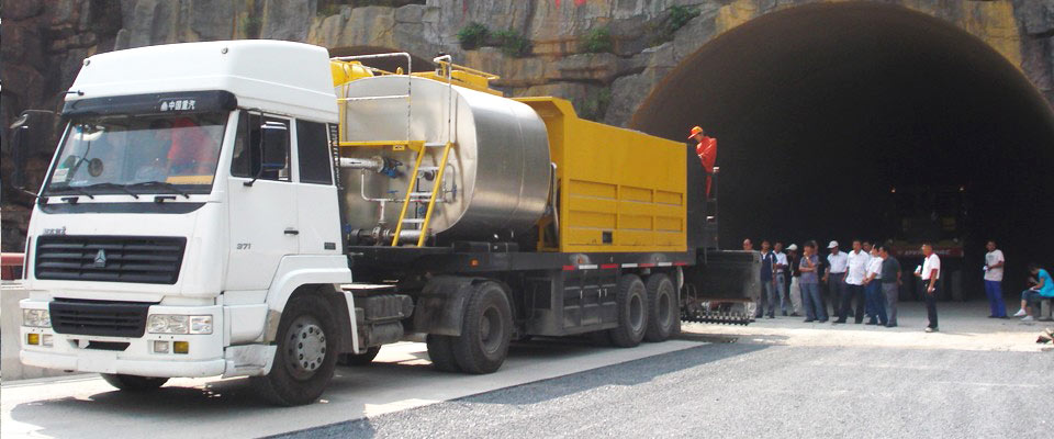 Technologie de Scellement Synchrone de Granulats au Bitume Caoutchouté