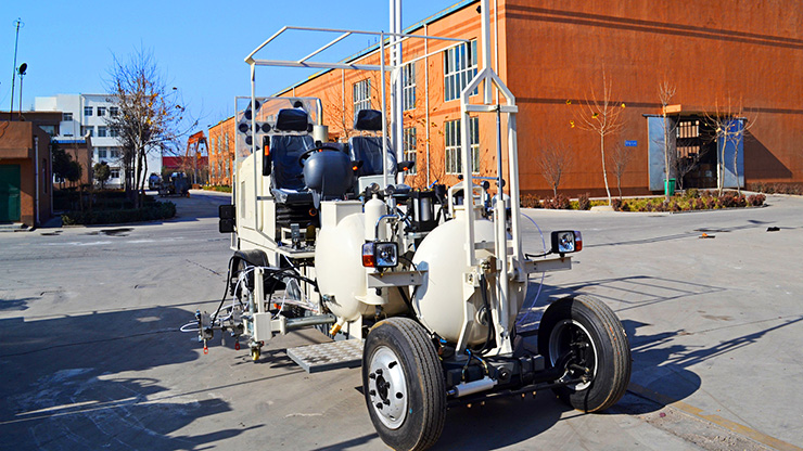 Machine de Marquage Routier à Peinture Froide Sans Air de Type Conduite à Vendre