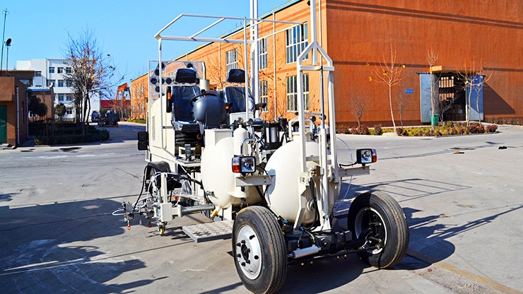 Machine de Marquage Routier Thermoplastique Autoportée par Extrusion à Vendre