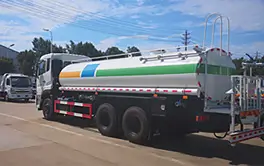 Un client du Sichuan passe une commande massive de camions arroseurs
